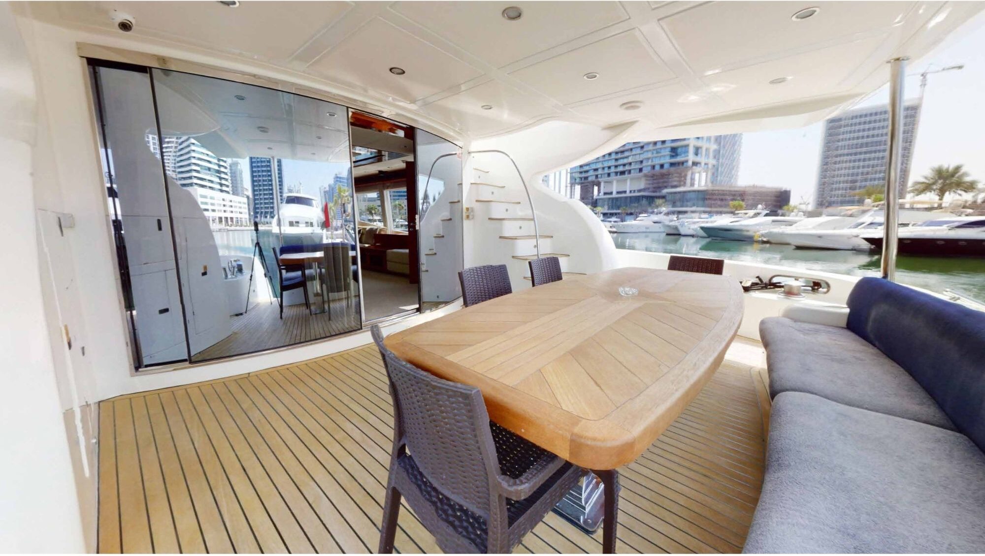 88ft yacht in dubai sea shore